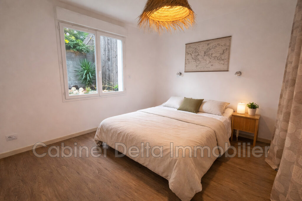 Maison à Vendre  Villa d&rsquo;Exception à Hyères : Vue Mer Panoram – 6 pièces – 5 chambres – 131.00 m²