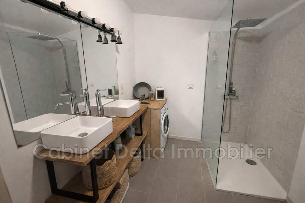 Maison à Vendre  Villa d&rsquo;Exception à Hyères : Vue Mer Panoram – 6 pièces – 5 chambres – 131.00 m²