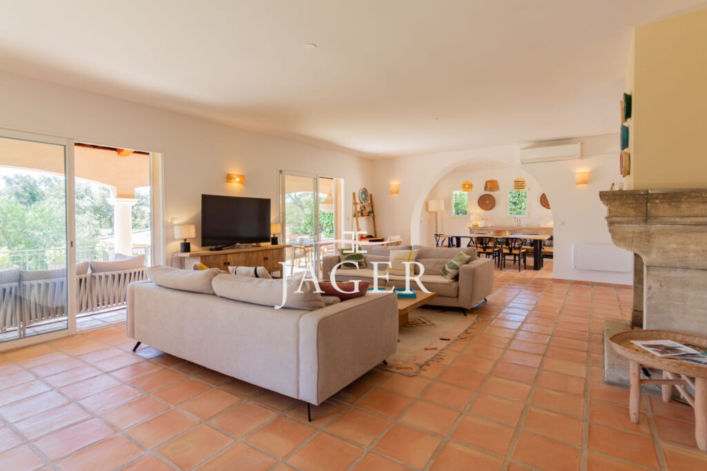 vente villa 5 Pièce(s) – 5 pièces – 4 chambres – 250.00 m²