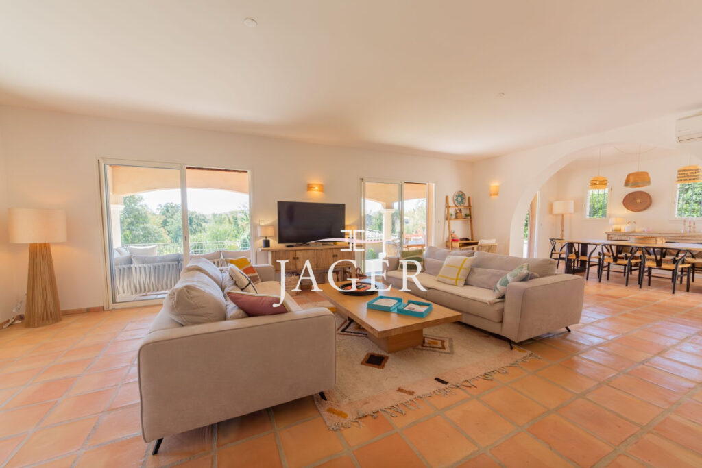 vente villa 5 Pièce(s) – 5 pièces – 4 chambres – 250.00 m²