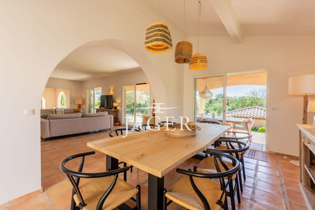 vente villa 5 Pièce(s) – 5 pièces – 4 chambres – 250.00 m²