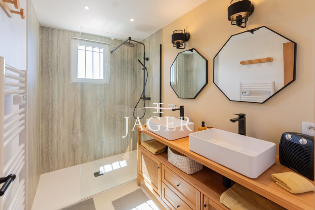 vente villa 5 Pièce(s) – 5 pièces – 4 chambres – 250.00 m²