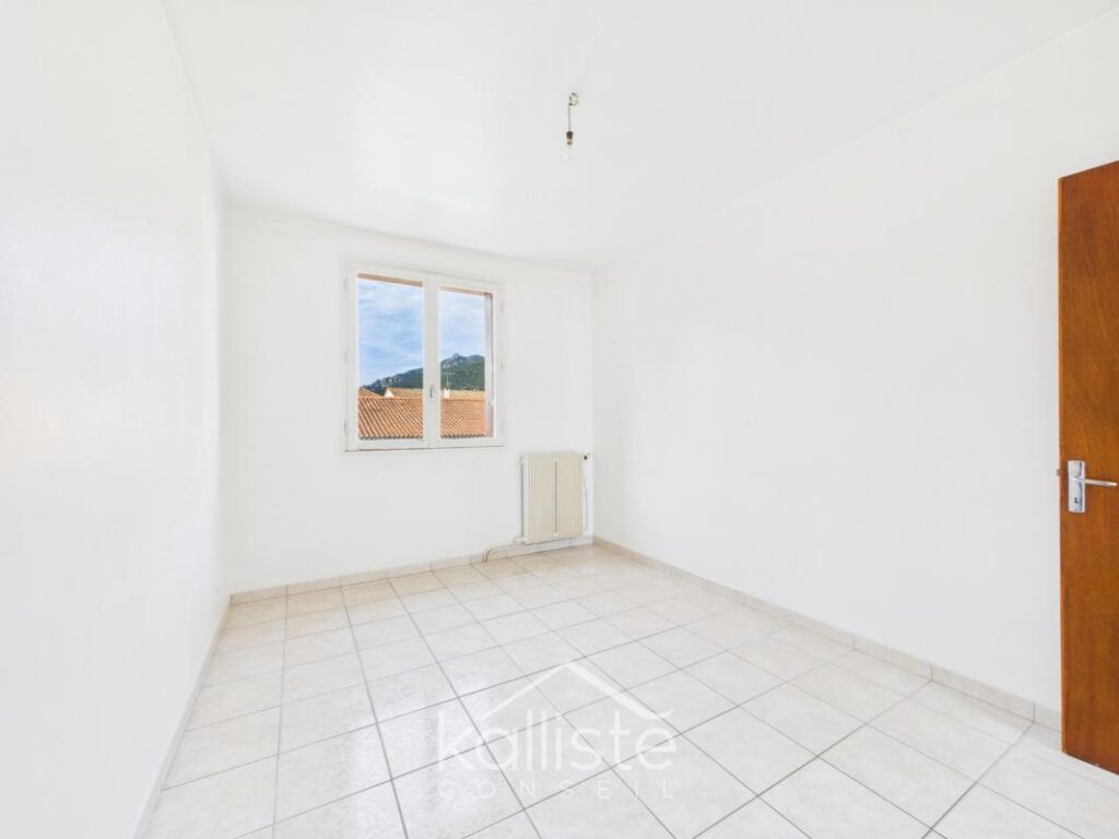 Ajaccio Loretto – Appartement 3 pièces traversant avec balcon et vue dégagée – 3 pièces – 2 chambres – 65 m²