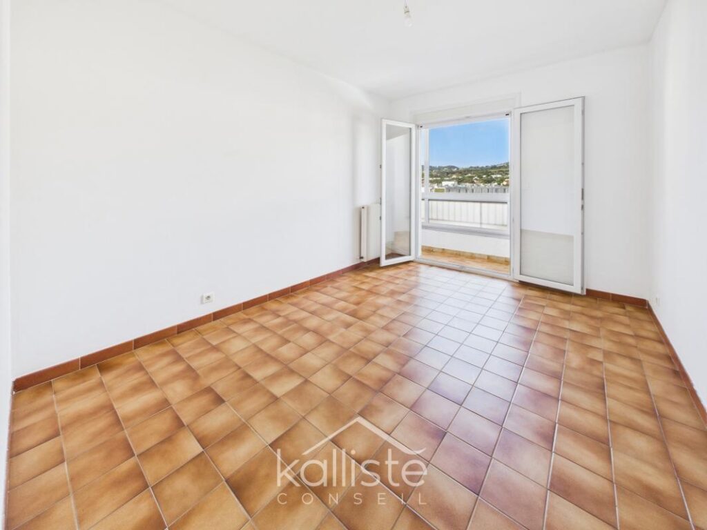 T4 traversant 110 m² avec terrasses et vue dégagée – Ajaccio Lyautey – 4 pièces – 3 chambres – 100 m²
