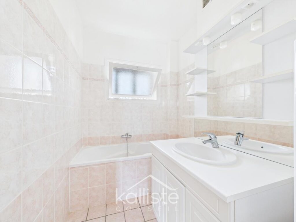 Ajaccio Loretto – Appartement 3 pièces traversant avec balcon et vue dégagée – 3 pièces – 2 chambres – 65 m²