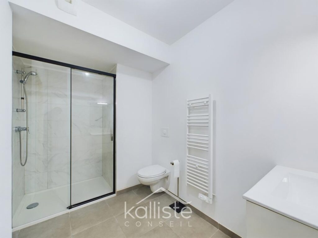 Pietrosella – Superbe T2 face à la mer avec terrasse et garage, proche Porticcio – 2 pièces – 1 chambre – 42 m²