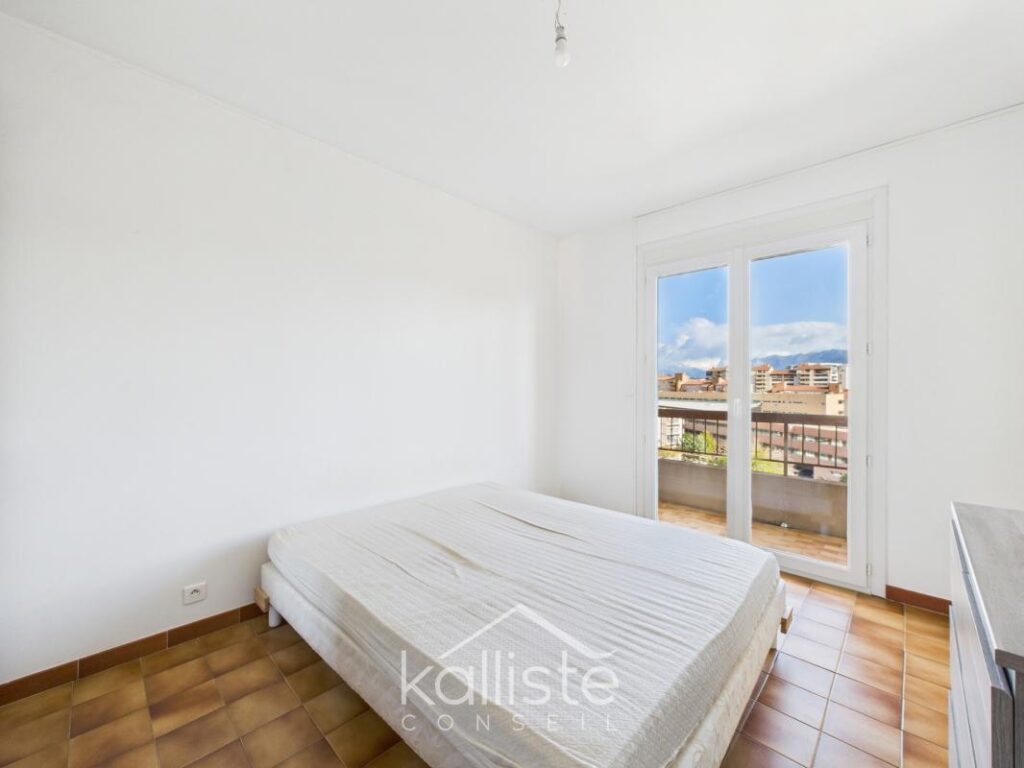 T4 traversant 110 m² avec terrasses et vue dégagée – Ajaccio Lyautey – 4 pièces – 3 chambres – 100 m²