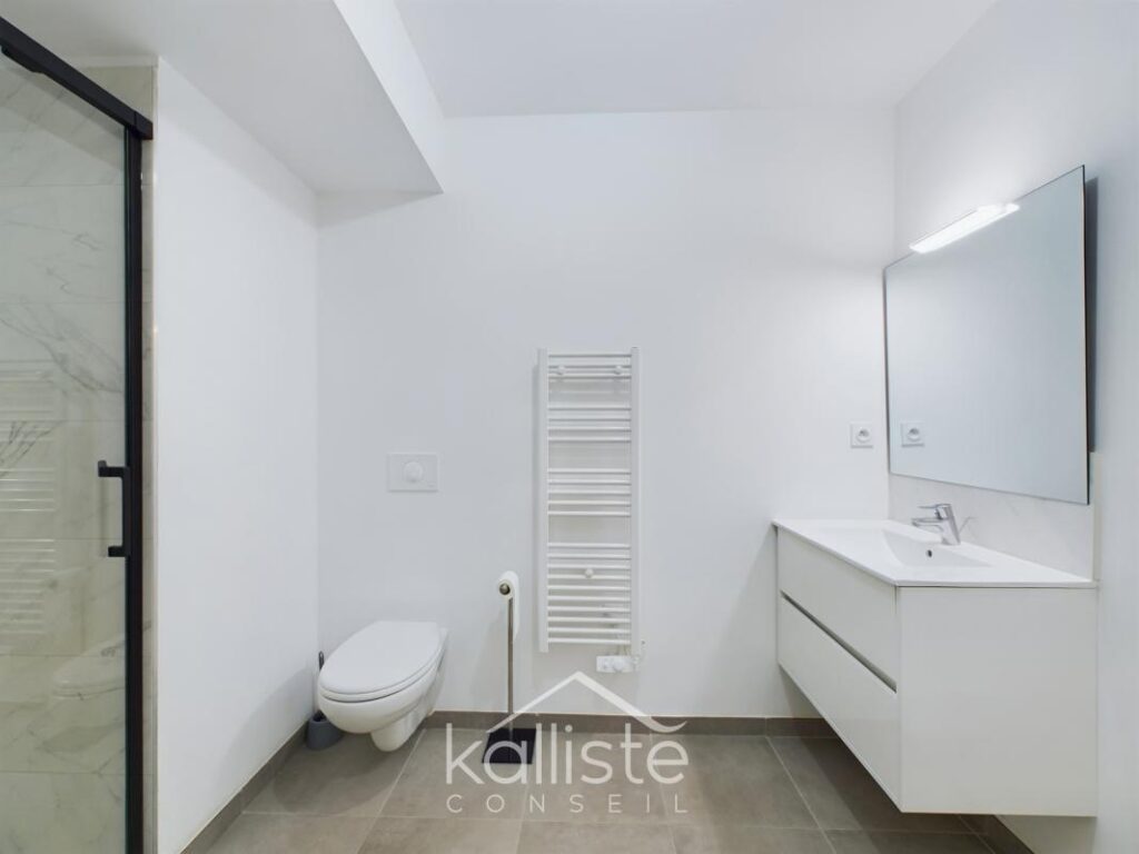 Pietrosella – Superbe T2 face à la mer avec terrasse et garage, proche Porticcio – 2 pièces – 1 chambre – 42 m²