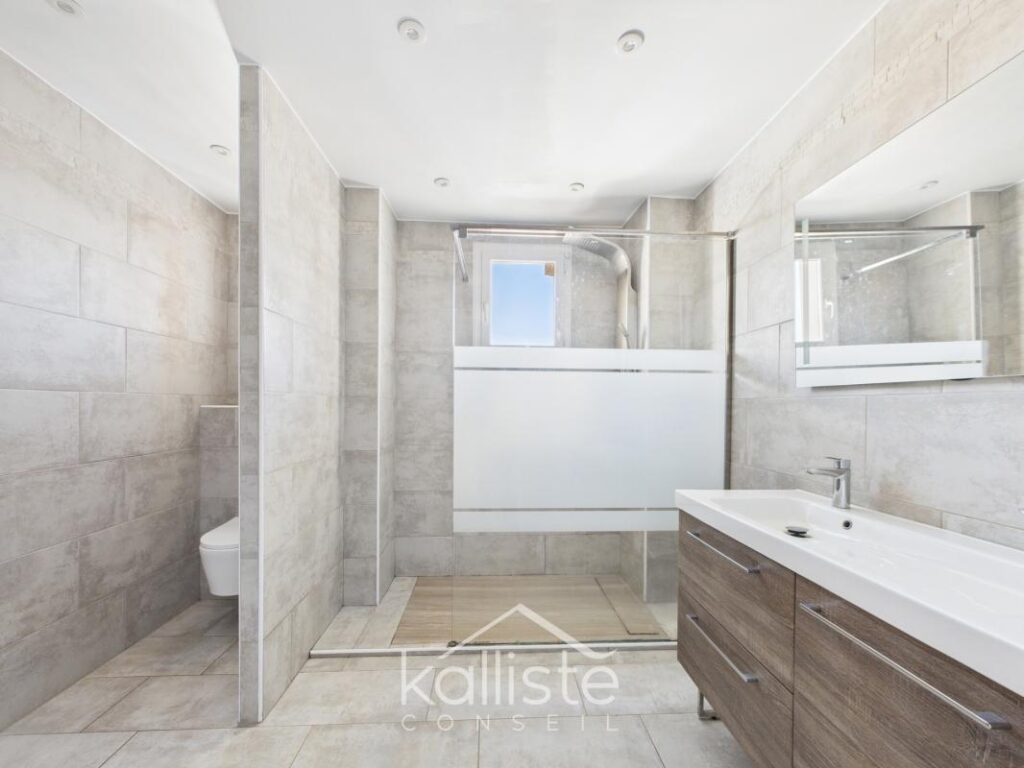 T4 traversant 110 m² avec terrasses et vue dégagée – Ajaccio Lyautey – 4 pièces – 3 chambres – 100 m²