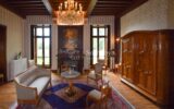 Élégant château avec nombreuses dépendances, dans un écrin de verdure et d’eau, pour rêveurs éclairé – 15 pièces – 10 chambres – NR  – 730 m²