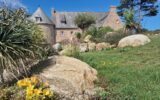 Propriété de charme de 3 maisons à Plougrescant. – 15 pièces – 7 chambres – NR  – 352 m²