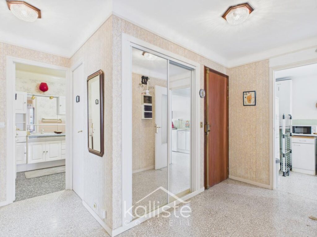 Appartement 4 pièces à Ajaccio Maréchal Juin, avec balcons, cave et parking – 4 pièces – 2 chambres – 81 m²