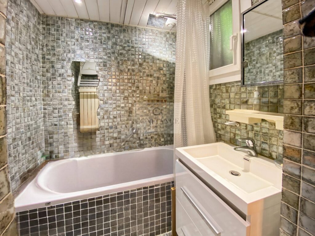 Maison – 5 pièces – 4 chambres – 12  – 199 m²