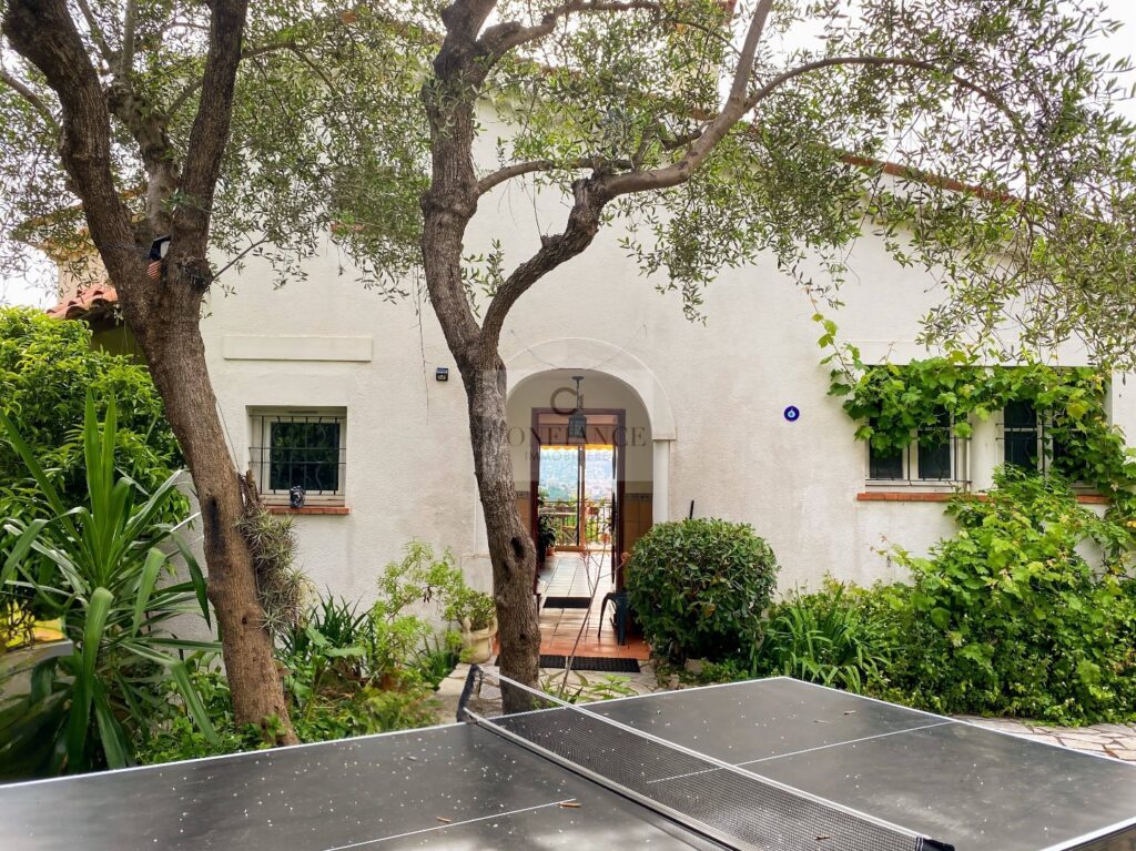 Maison – 5 pièces – 4 chambres – 12  – 199 m²