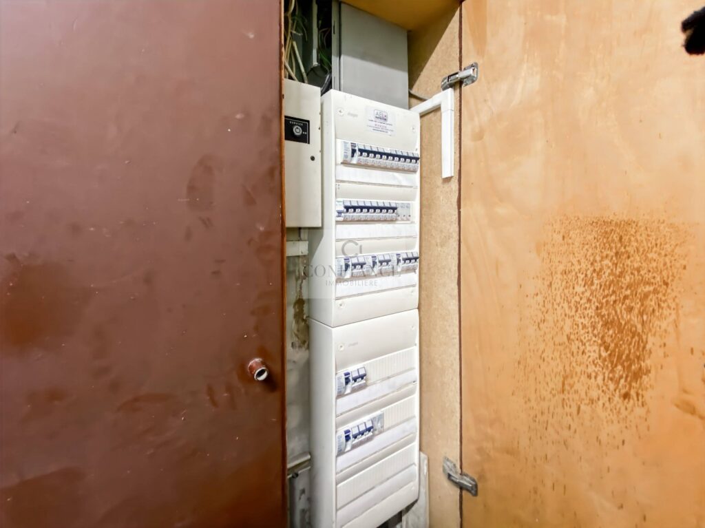 Maison – 5 pièces – 4 chambres – 12  – 199 m²