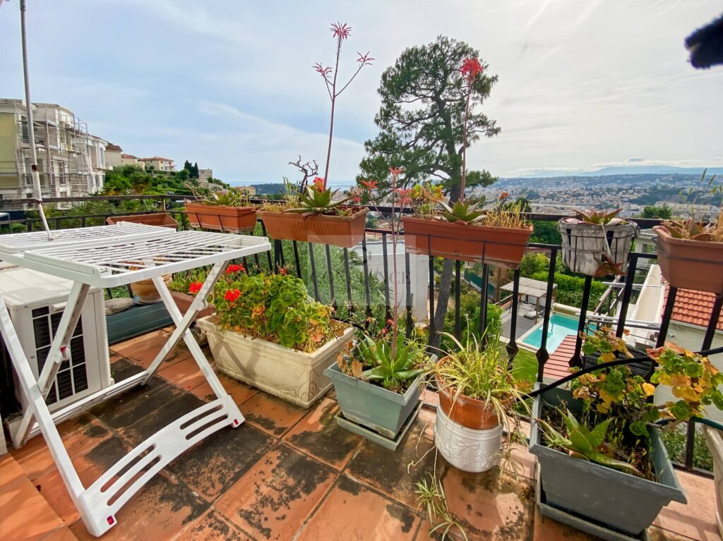 Maison – 5 pièces – 4 chambres – 12  – 199 m²