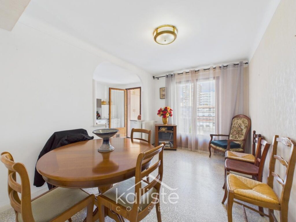 Appartement 4 pièces à Ajaccio Maréchal Juin, avec balcons, cave et parking – 4 pièces – 2 chambres – 81 m²