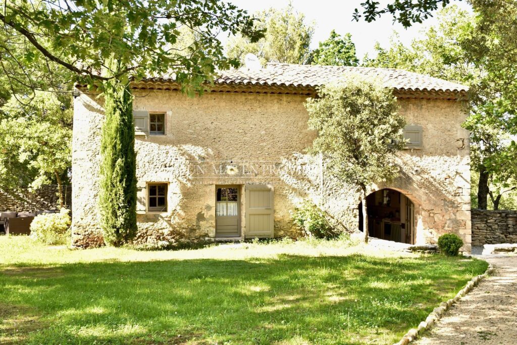 Authentique bergerie provençale ? Location saisonnière à Lacos – NR pièces – 4 chambres – 160.00 m²