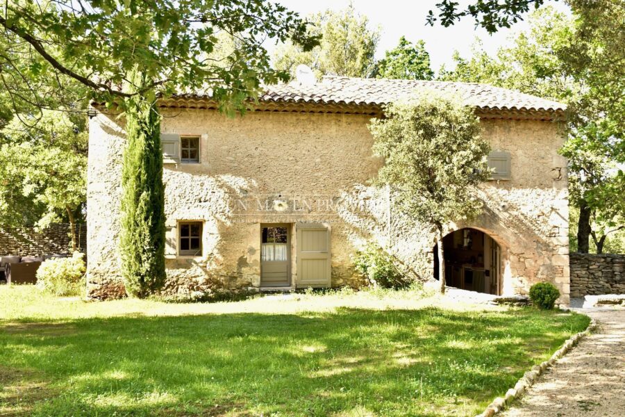 Maison à louer à Lacoste
