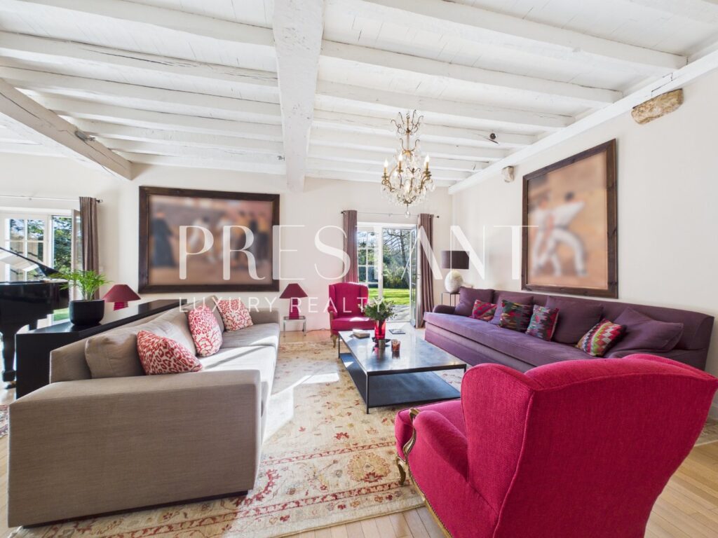 Maison – 12 pièces – 7 chambres – 12  – 450 m²