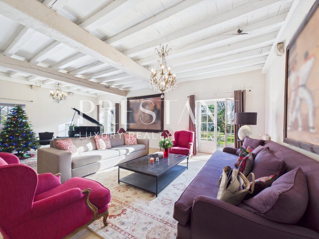 Maison – 12 pièces – 7 chambres – 12  – 450 m²