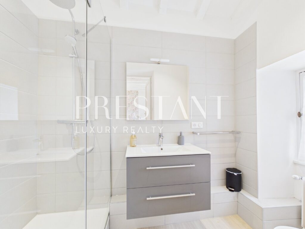 Maison – 12 pièces – 7 chambres – 12  – 450 m²