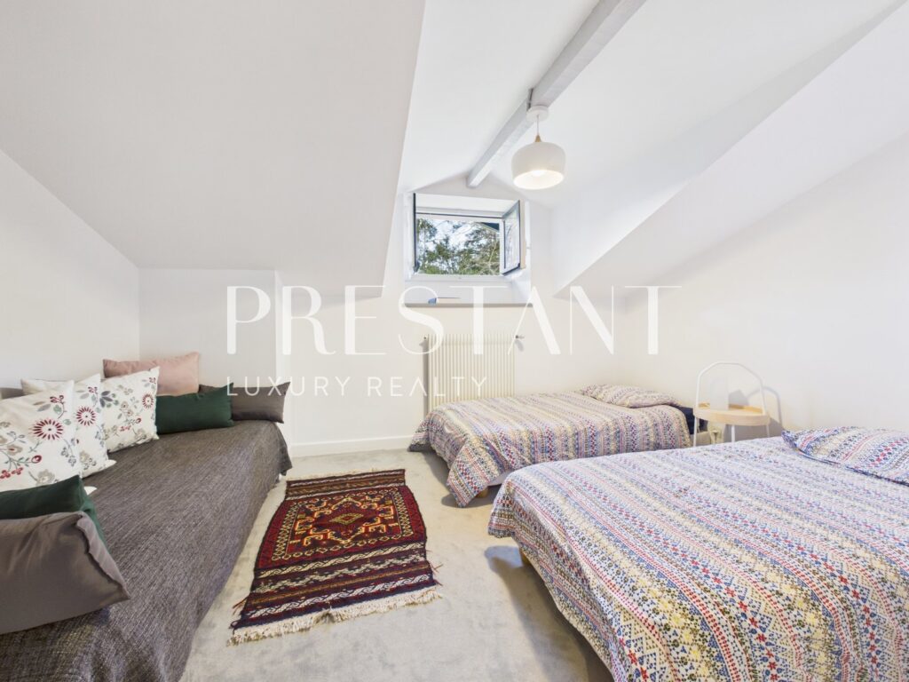 Maison – 12 pièces – 7 chambres – 12  – 450 m²