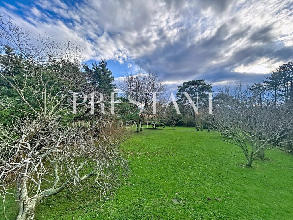 Maison – 12 pièces – 7 chambres – 12  – 450 m²