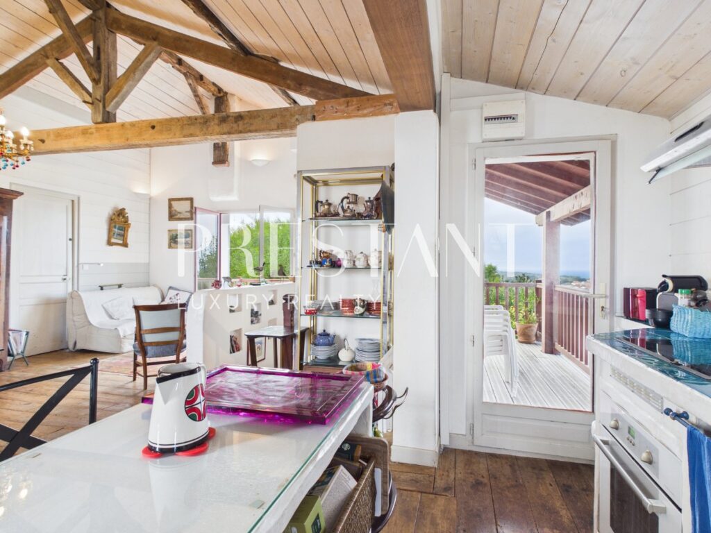 Maison – 6 pièces – 4 chambres – 106 m²