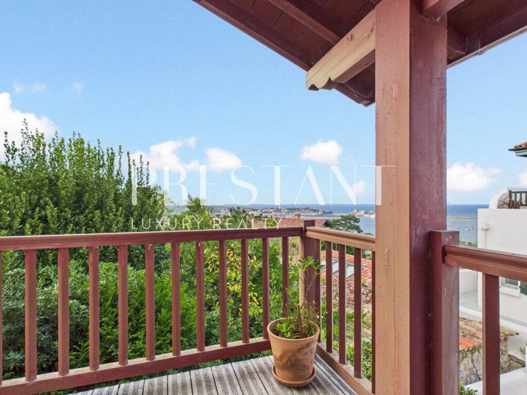 Maison – 6 pièces – 4 chambres – 106 m²