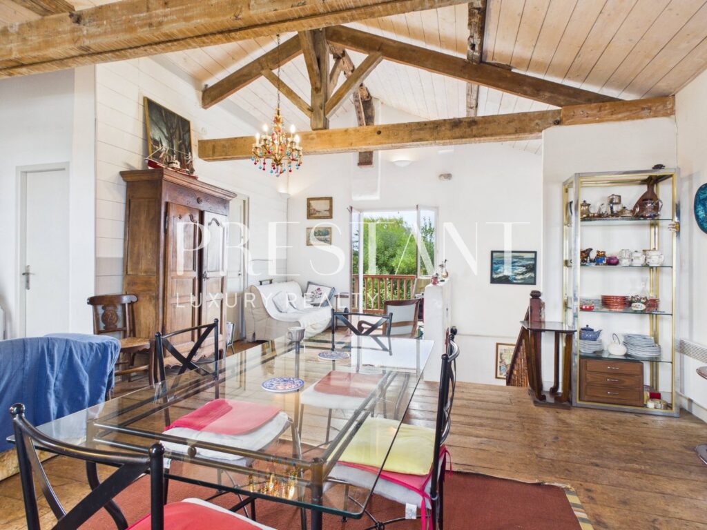 Maison – 6 pièces – 4 chambres – 106 m²