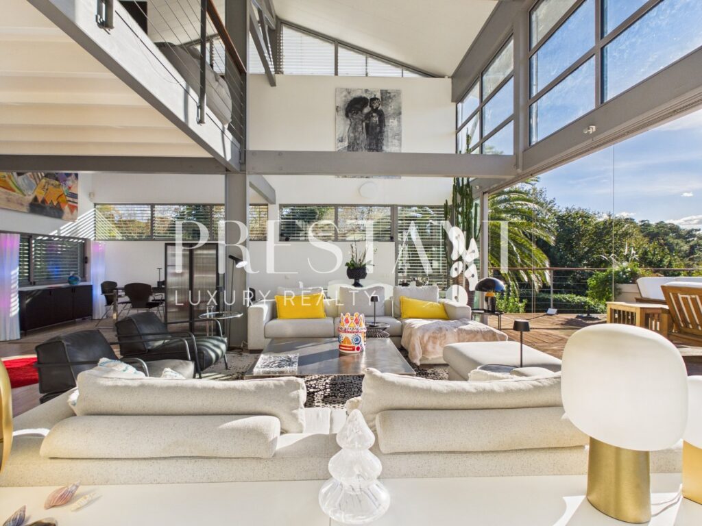 Maison – 11 pièces – 5 chambres – 306 m²