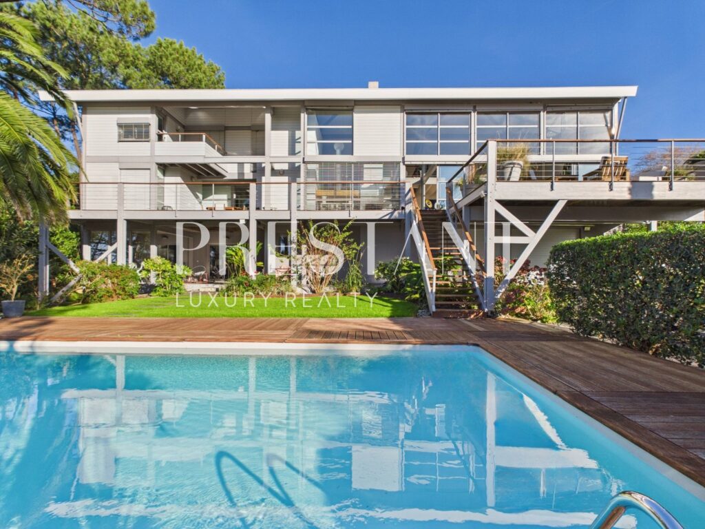 Maison – 11 pièces – 5 chambres – 306 m²