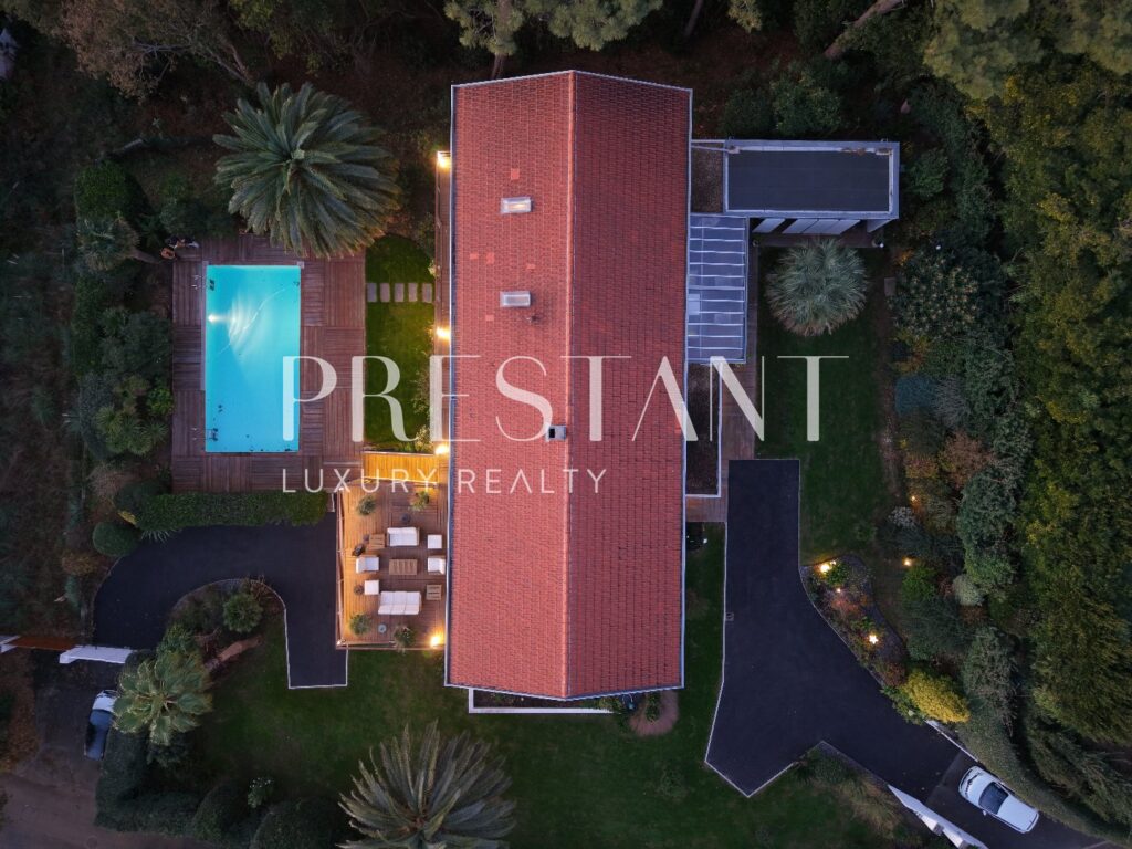 Maison – 11 pièces – 5 chambres – 306 m²