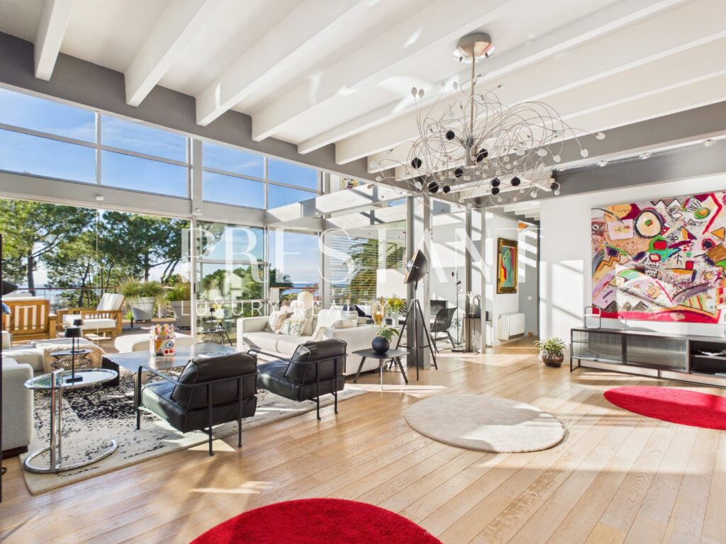 Maison – 11 pièces – 5 chambres – 306 m²