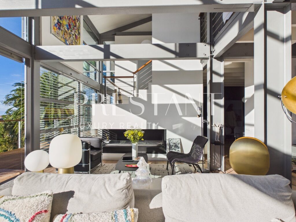 Maison – 11 pièces – 5 chambres – 306 m²