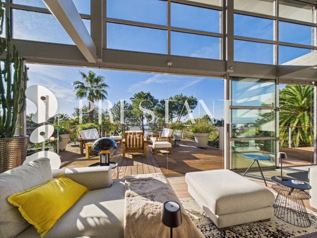 Maison – 11 pièces – 5 chambres – 306 m²