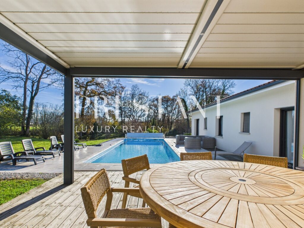 Maison – 6 pièces – 4 chambres – 196 m²