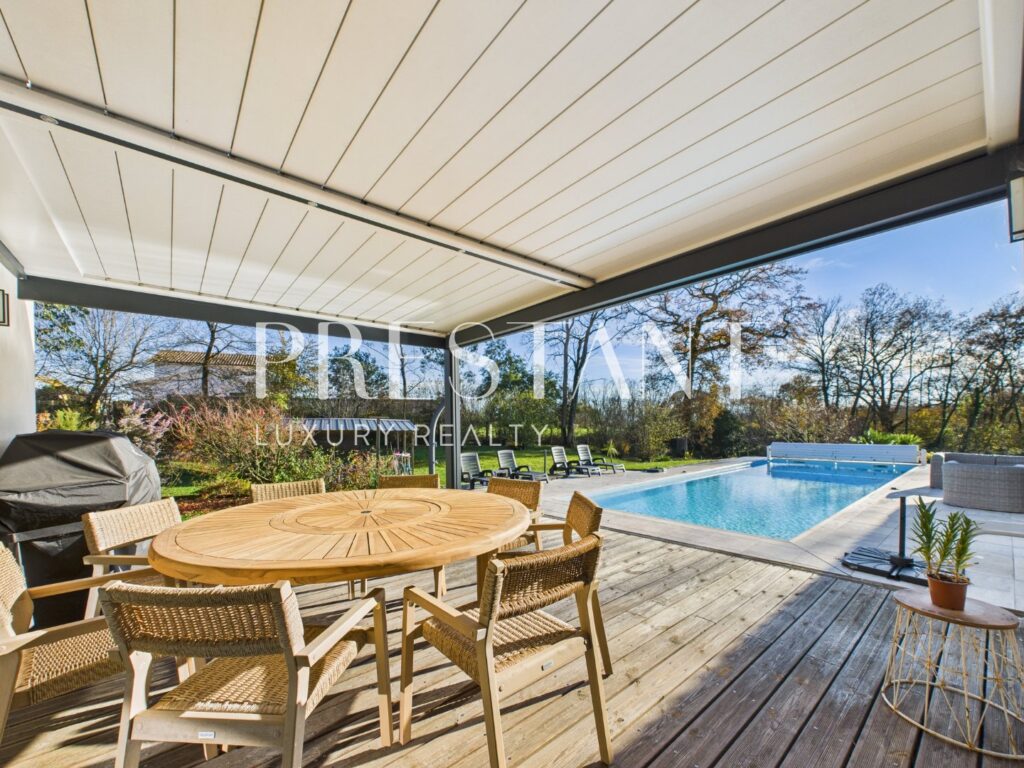 Maison – 6 pièces – 4 chambres – 196 m²