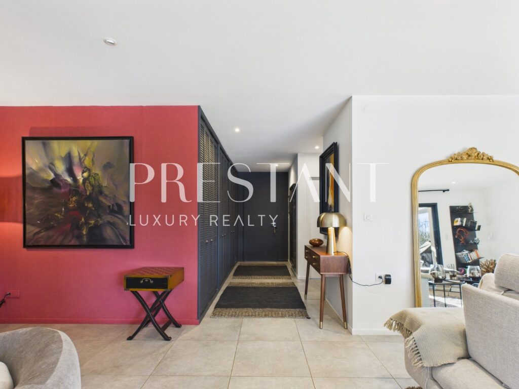 Maison – 6 pièces – 4 chambres – 196 m²