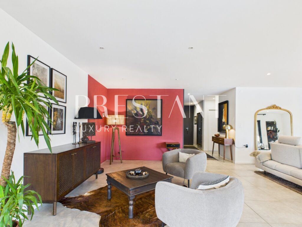 Maison – 6 pièces – 4 chambres – 196 m²