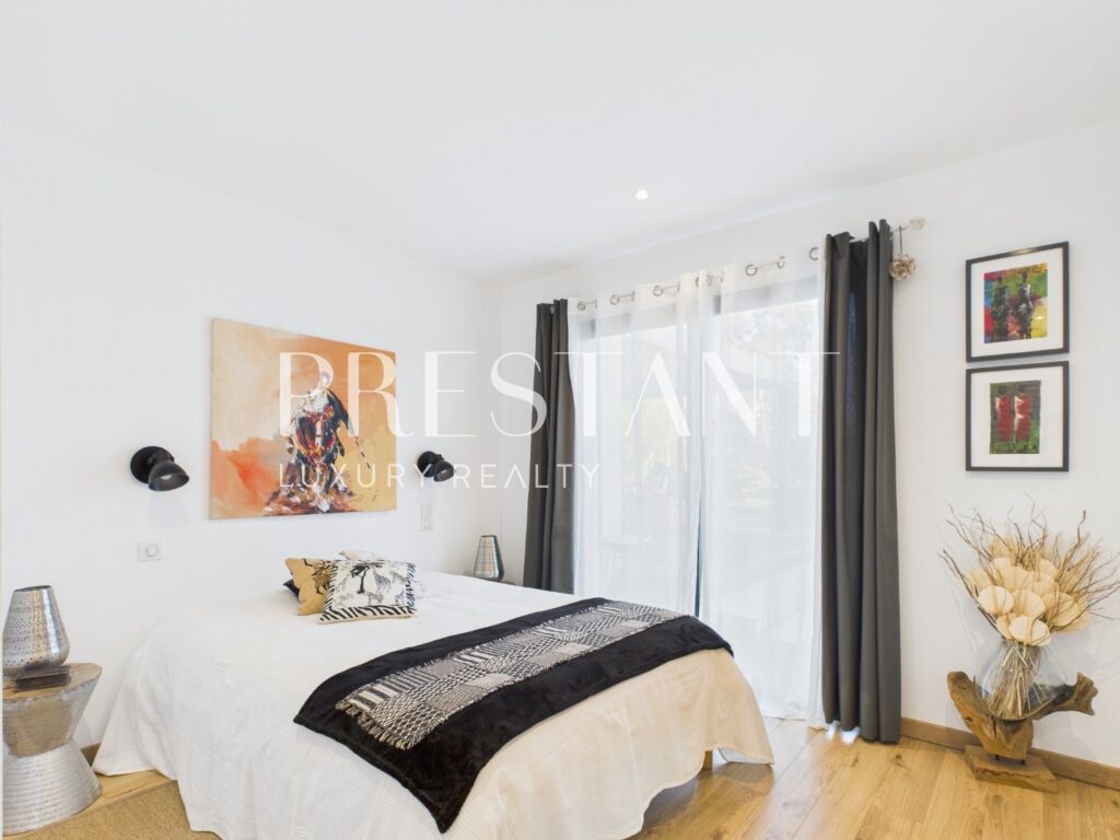 Maison – 6 pièces – 4 chambres – 196 m²