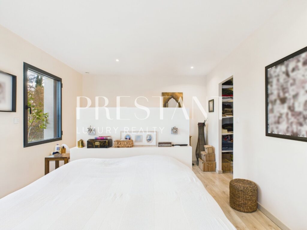 Maison – 6 pièces – 4 chambres – 196 m²