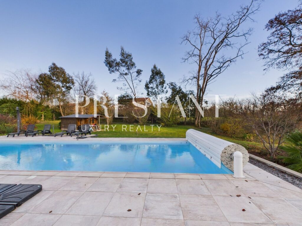 Maison – 6 pièces – 4 chambres – 196 m²