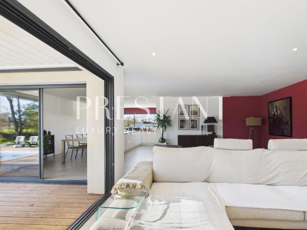 Maison – 6 pièces – 4 chambres – 196 m²