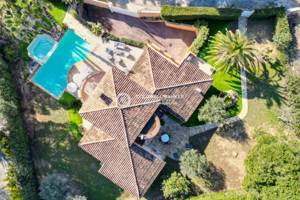Exclusivité  Élégante villa à 100 mètres de la plage – 5 pièces – 4 chambres – 223.17 m²