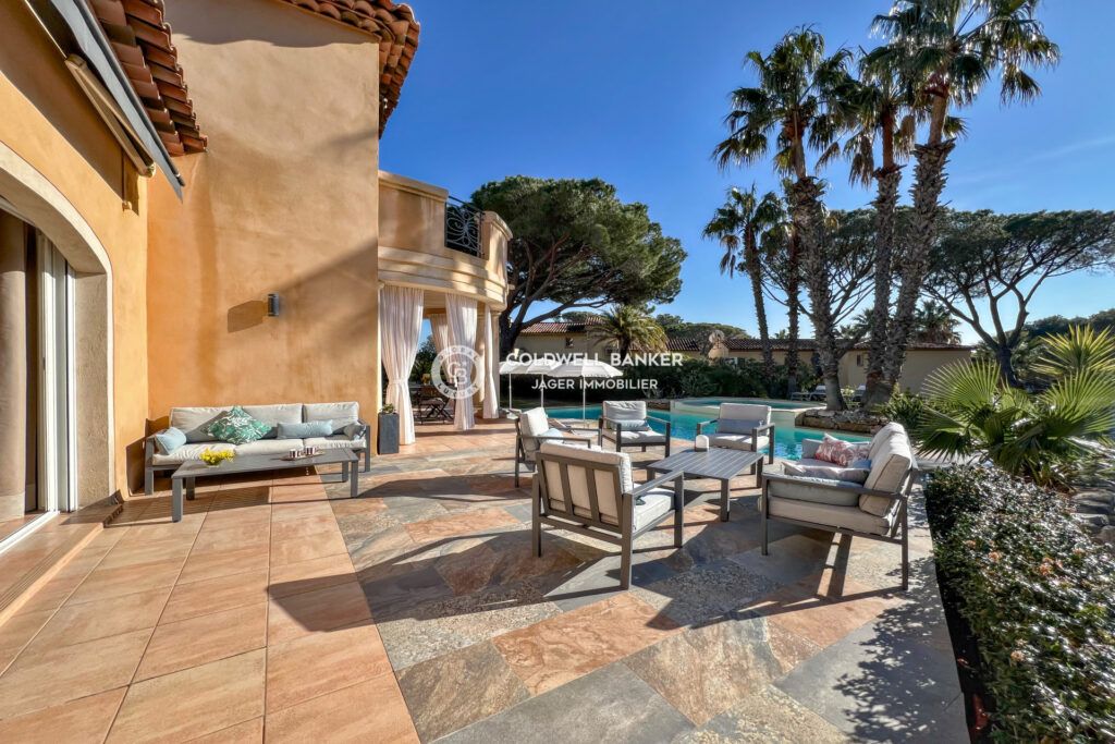 Exclusivité  Élégante villa à 100 mètres de la plage – 5 pièces – 4 chambres – 223.17 m²