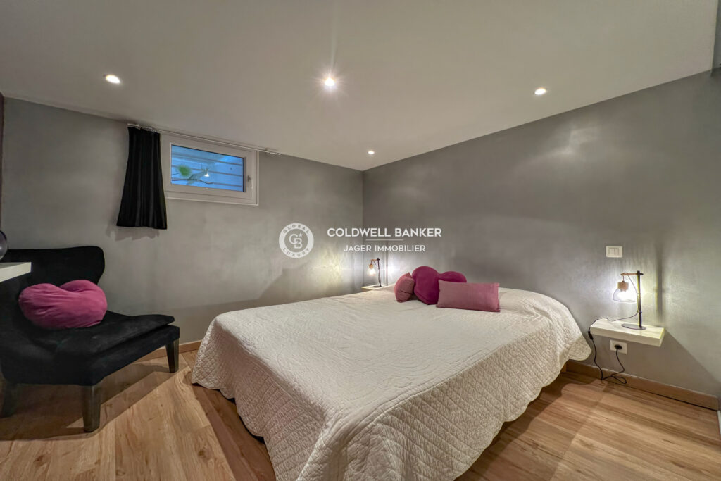 Exclusivité  Élégante villa à 100 mètres de la plage – 5 pièces – 4 chambres – 223.17 m²