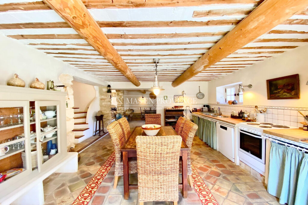 Authentique bergerie provençale ? Location saisonnière à Lacos – NR pièces – 4 chambres – 160.00 m²