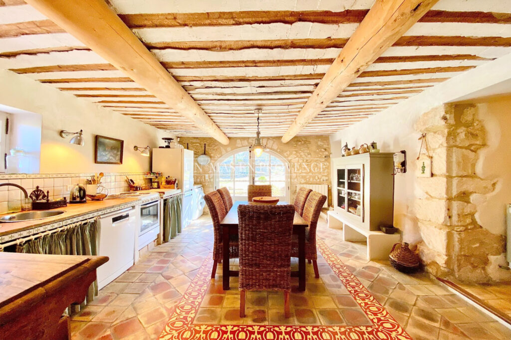 Authentique bergerie provençale ? Location saisonnière à Lacos – NR pièces – 4 chambres – 160.00 m²